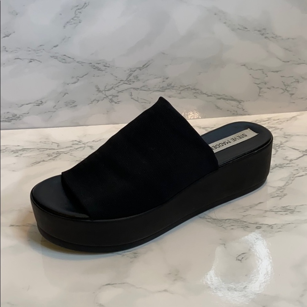 Steve Madden Kareena Black Flatform Sandal